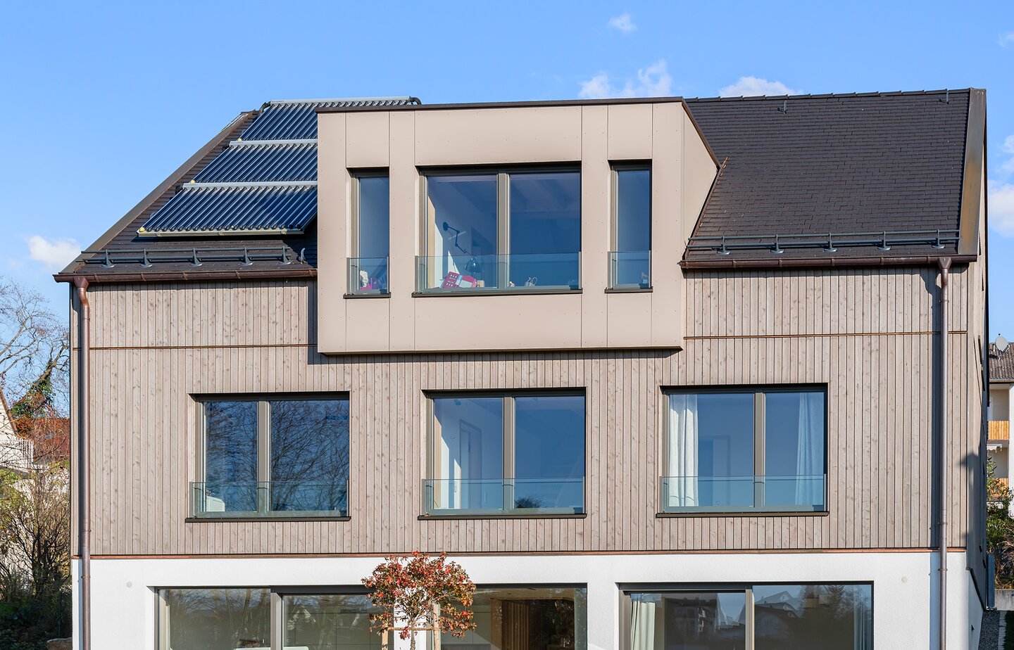 ERLUS Biberschwanzziegel Straight cut - Anthracite | © ERLUS 2024 ERLUS Biberschwanzziegel Straight cut - Anthracite | © ERLUS 2024